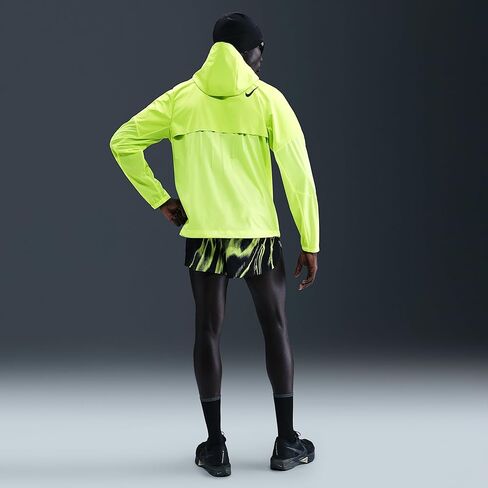سترة الجري AeroSwift Storm-FIT Aerogami من Nike للرجال (فولت/أسود) in Saudi Arabia