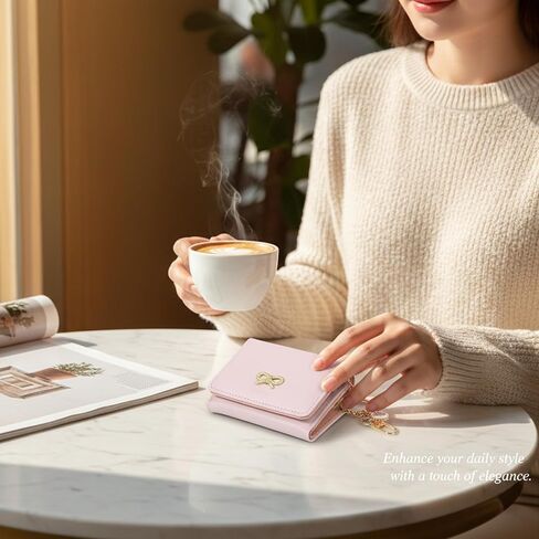 محفظة على شكل فيونكة وردية للنساء مع سلسلة مفاتيح، محفظة صغيرة محمولة لطيفة، محافظ ذات سعة كبيرة على شكل فيونكة ثلاثية الطي مع نافذة لبطاقات الهوية لبطاقة الائتمان وبطاقة الهدايا النقدية، مناسبة للنساء والفتيات in Saudi Arabia