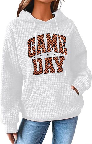 سويت شيرت للسيدات من Game Day: سويت شيرت برسومات قلب مضحكة لكرة القدم وأكمام طويلة ومحبي Gameday بلوفر علوي in Saudi Arabia