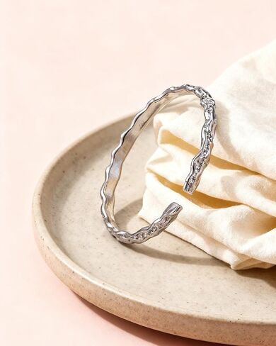 سوار من الفضة الإسترليني عيار 925 محفور عليه سوار فضي مموج للنساء، سوار مفتوح من الفضة المصقولة قابل للتعديل، تصميم غير منتظم لتموج الماء، مجوهرات عصرية أنيقة للنساء وعيد الأم in Kuwait