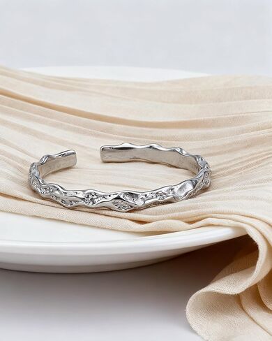 سوار من الفضة الإسترليني عيار 925 محفور عليه سوار فضي مموج للنساء، سوار مفتوح من الفضة المصقولة قابل للتعديل، تصميم غير منتظم لتموج الماء، مجوهرات عصرية أنيقة للنساء وعيد الأم in Kuwait