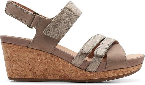 صندل نسائي من Clarks Un Capri Walk بكعب عريض in Saudi Arabia