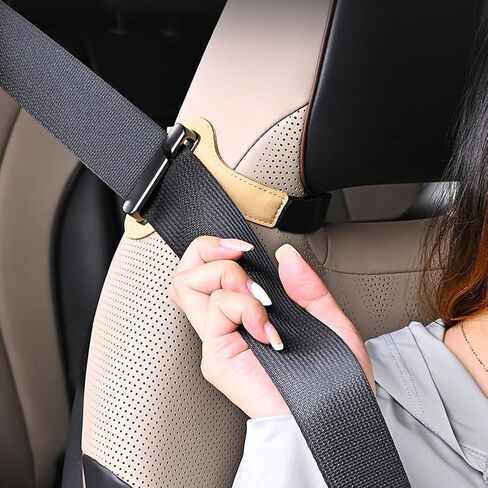 أداة ضبط وحامل حزام الأمان للبالغين، مشبك حزام مقعد السيارة لسهولة الوصول إليه، مقبض دليل حزام الأمان، يناسب المقاعد الرياضية مع فجوة أو فتحة مسند الرأس in Kuwait