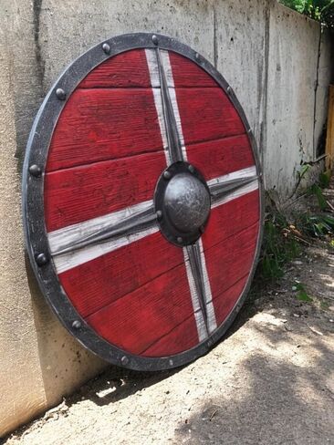 Troy Artefacts® 24 بوصة Valhalla درع الفايكنج الخشبي الأصلي من Battleworn Dane. أحمر in Saudi Arabia
