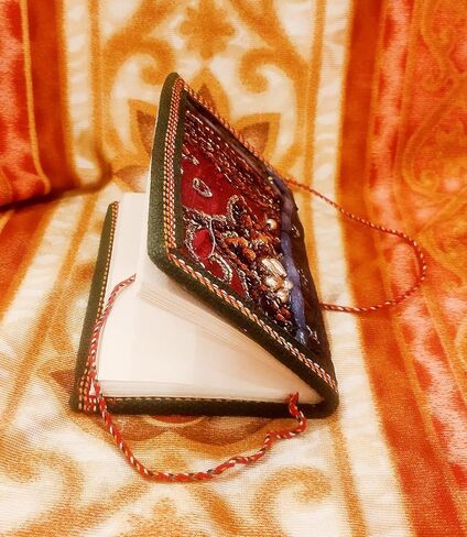 Rastogi Handicrafts Any One متنوعة ساري النسيج المرقعة ملزمة مجلة ملونة 6X4 بوصة كتابة المفكرة (حزمة من واحد) هدية عيد ميلاد لمذكراتها التجارية للجنسين in Saudi Arabia