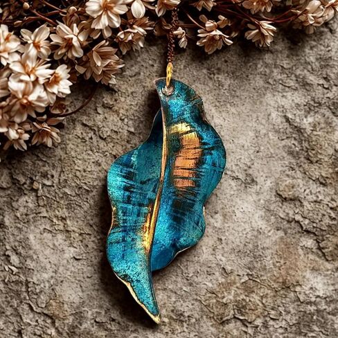 قلادة مصنوعة يدويًا من أوراق النحاس، لون أزرق مخضر، تصميم معدني ريفي، سلسلة رولو من النحاس الصلب in Kuwait