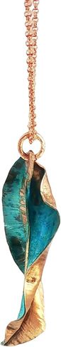 قلادة مصنوعة يدويًا من أوراق النحاس، لون أزرق مخضر، تصميم معدني ريفي، سلسلة رولو من النحاس الصلب in Kuwait