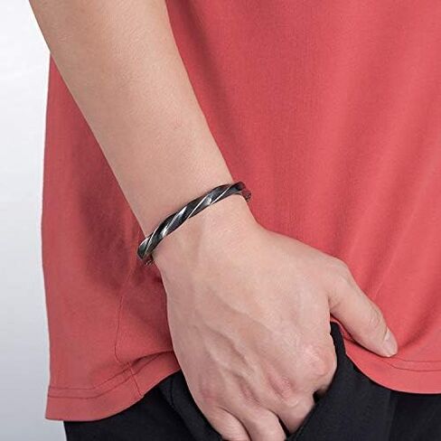 سوار عزم دوران على شكل حدوة حصان من الفولاذ التيتانيوم من كيمستون للرجال - تصميم ملتوي مفتوح الكفة in Kuwait