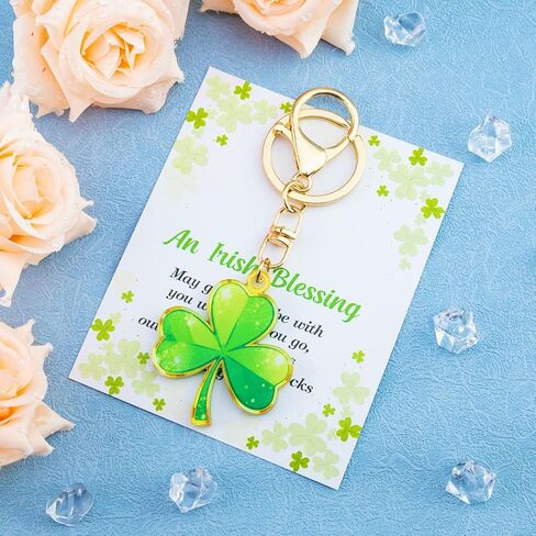 هدايا عيد القديس باتريك، هدايا أيرلندية للنساء، هدية عيد القديس باتريك للفتيات، هدية نعمة أيرلندية للنساء، 3 أوراق البرسيم، سلسلة مفاتيح شامروك خضراء، سحر الحظ الجيد مع بطاقة نعمة in Kuwait