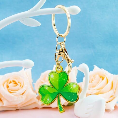 هدايا عيد القديس باتريك، هدايا أيرلندية للنساء، هدية عيد القديس باتريك للفتيات، هدية نعمة أيرلندية للنساء، 3 أوراق البرسيم، سلسلة مفاتيح شامروك خضراء، سحر الحظ الجيد مع بطاقة نعمة in Kuwait