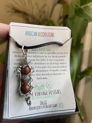 بازلاء حجر الدم الأفريقي القابلة للتخصيص في قرنة PeaPod (1،2،3،4،5 أو 6) سلك قلادة ملفوف بالفولاذ / الفضة / النحاس / البرونز / النحاس / التيتانيوم / الحديد الأسود / الذهب عيار 14 / الذهب الوردي عيار 14 / جوهرة النيوبيوم الأسود- in Kuwait