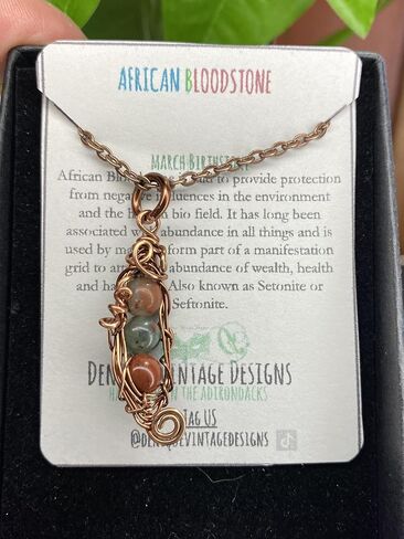 بازلاء حجر الدم الأفريقي القابلة للتخصيص في قرنة PeaPod (1،2،3،4،5 أو 6) سلك قلادة ملفوف بالفولاذ / الفضة / النحاس / البرونز / النحاس / التيتانيوم / الحديد الأسود / الذهب عيار 14 / الذهب الوردي عيار 14 / جوهرة النيوبيوم الأسود- in Kuwait