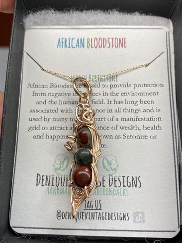 بازلاء حجر الدم الأفريقي القابلة للتخصيص في قرنة PeaPod (1،2،3،4،5 أو 6) سلك قلادة ملفوف بالفولاذ / الفضة / النحاس / البرونز / النحاس / التيتانيوم / الحديد الأسود / الذهب عيار 14 / الذهب الوردي عيار 14 / جوهرة النيوبيوم الأسود- in Kuwait