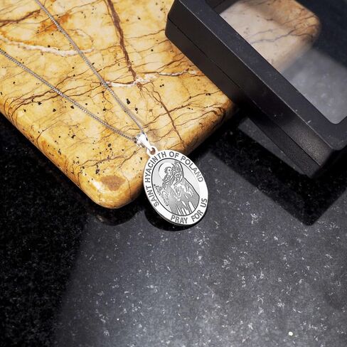 PicturesOnGold.com ميدالية دينية بيضاوية للقديس صفير بولندا - مقاس 1/2 × 2/3 بوصة من الدايم، فضة إسترلينية in Saudi Arabia