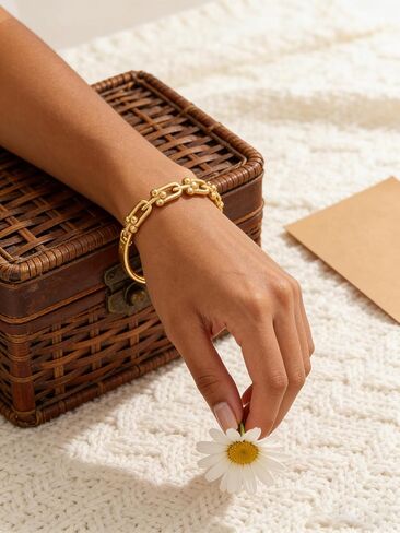 18K Gold Plated Stainless Steel Bracelet U-Shaped Horseshoe Clasp Cuff Bracelet Fashion Jewelry Women's Bracelet in Saudi Arabia