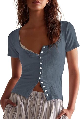 AGSEEM قمصان نسائية مضلعة متماسكة بأزرار للأسفل برقبة مربعة وأكمام قصيرة صيفية بيكو مزخرفة Y2K تي شيرت ضيق 2026 in Kuwait