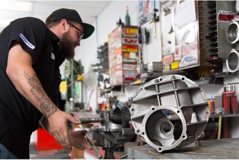 Speedway Motors 9 Inch Posi Differential Third Member, 28 Spline, 3.25 Gear Ratio, Nodular Iron Housing, Clutch-Style Limited Slip, Daytona Pinion Support, Hand Assembled 1310 Yoke in Saudi Arabia