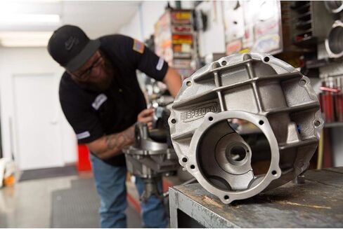 Speedway Motors 9 Inch Posi Differential Third Member, 28 Spline, 3.25 Gear Ratio, Nodular Iron Housing, Clutch-Style Limited Slip, Daytona Pinion Support, Hand Assembled 1310 Yoke in Saudi Arabia