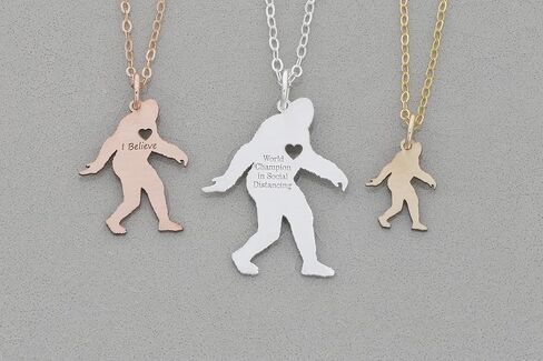 قلادة DistinctlyIvy Sasquatch - IBD - Bigfoot Pacific Northwest Yeti - اكتشف Wander Travel - تخصيص تاريخ الاسم - خيارات حجم القلادة - سحر مملوء بالذهب الوردي عيار 14 قيراط من الفضة الإسترليني in Kuwait