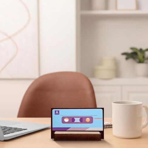 حامل بطاقة الأعمال الخشبية، حامل بطاقة الائتمان من خشب الجوز الصلب على شكل كاسيت قديم، حامل عرض مكتبي عتيق مخصص للحنين إلى المكتب، معرض المكتب، عائلة الزوج، عاشق الموسيقى in Kuwait