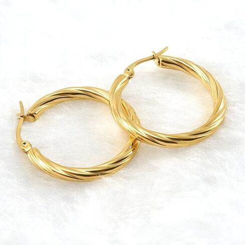 European and American style woven earrings and fashionable gold twist earrings are both very popular in Saudi Arabia