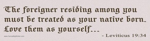 ملصق ممتص الصدمات المغناطيسي يجب معاملة الأجنبي المقيم بينكم على أنه مولود في بلدكم الأصلي. أحبهم كنفسك... لاويين 19:34 in Kuwait