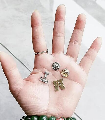 Gold and silver gold and silver men's and women's suit brooches with metal buttons in Saudi Arabia