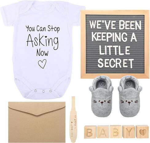 إعلان الحمل من Floraltop للأجداد والأب، يتضمن إعلان مفاجأة الطفل لوحة أحرف من اللباد وملابس أطفال وأحذية أطفال ومكعبات خشبية لاختبار الحمل الإيجابي وبطاقة الكشف in Kuwait