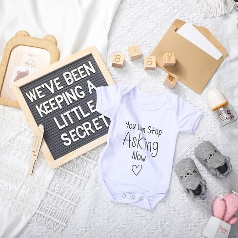 إعلان الحمل من Floraltop للأجداد والأب، يتضمن إعلان مفاجأة الطفل لوحة أحرف من اللباد وملابس أطفال وأحذية أطفال ومكعبات خشبية لاختبار الحمل الإيجابي وبطاقة الكشف in Kuwait