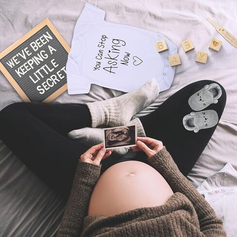 إعلان الحمل من Floraltop للأجداد والأب، يتضمن إعلان مفاجأة الطفل لوحة أحرف من اللباد وملابس أطفال وأحذية أطفال ومكعبات خشبية لاختبار الحمل الإيجابي وبطاقة الكشف in Kuwait