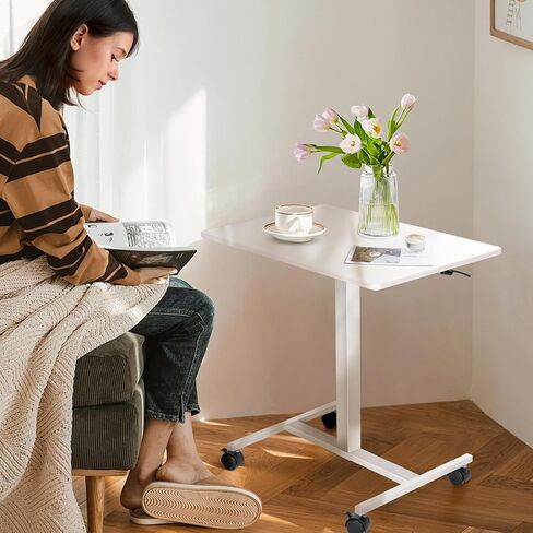 طاولة فوق السرير بعجلات، مكتب قائم قابل للإمالة بزاوية 90 درجة، ارتفاع قابل للتعديل، طاولة بجانب السرير قابلة للطي، مكتب صغير متدحرج، فوق طاولة السرير مكتب قائم متنقل هوائي للمنزل والمكتب والمستشفى باللون الأبيض in Kuwait