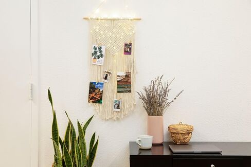 طقم عرض الصور المعلقة على الحائط من Macrame لديكور الحائط مع مصابيح LED خرافية للصور، هدايا للفتيات المراهقات، إطارات صور معلقة مع سلسلة in Kuwait
