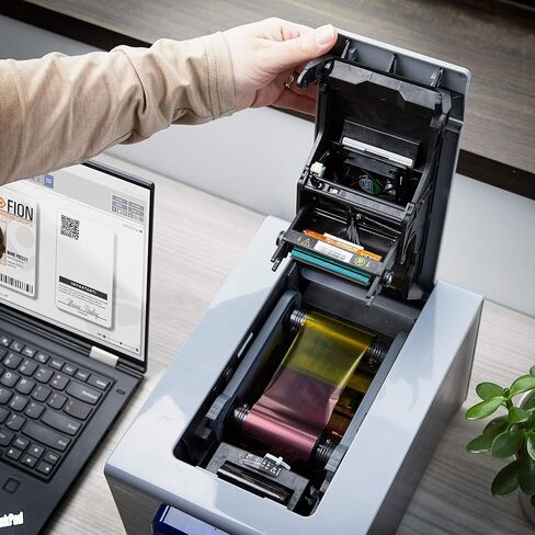 ماكينة طباعة بطاقات ID Maker Zenius ذات وجه واحد ومجموعة مستلزمات لطباعة الشارات - طباعة شارة تعريف الجودة الاحترافية - برنامج IDMaker، شريط ملون 200 طباعة، 200 بطاقة PVC in Kuwait