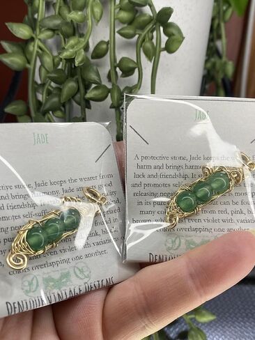 بازلاء اليشم الأخضر القابلة للتخصيص في قرنة PeaPod (1،2،3،4،5 أو 6) سلك قلادة ملفوف بالفولاذ / الفضة / النحاس / البرونز / النحاس / التيتانيوم / الحديد الأسود / الذهب عيار 14 / الذهب الوردي عيار 14 قيراط / النيوبيوم الأسود in Kuwait