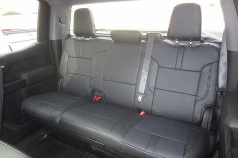 Clazzio 2019+ شيفروليه سيلفرادو 1500 Crew Cab خلفي بدون مسند ذراع مركزي غطاء مقعد جلدي in Kuwait