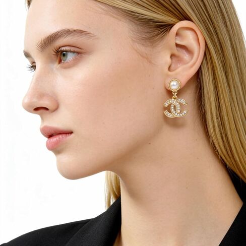 أقراط متدلية من اللؤلؤ الذهبي مع متدلية كريستالية، تصميم إطار مطرز، أقراط متدلية أنيقة للنساء لحفلات الزفاف والارتداء اليومي in Kuwait