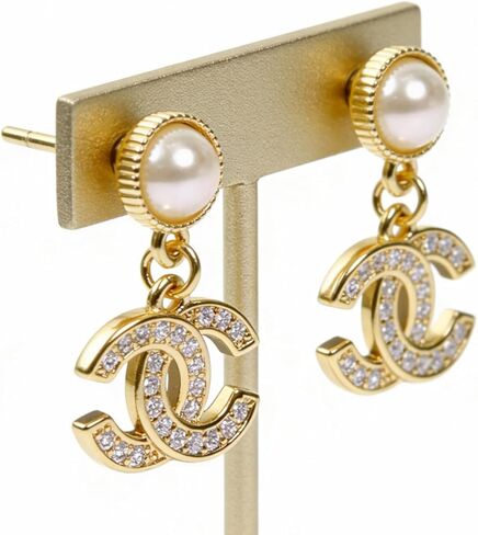 أقراط متدلية من اللؤلؤ الذهبي مع متدلية كريستالية، تصميم إطار مطرز، أقراط متدلية أنيقة للنساء لحفلات الزفاف والارتداء اليومي in Kuwait