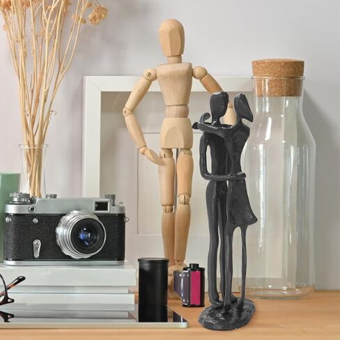 زوجين يحتضنان النحت الحديدي - الذكرى السنوية السادسة للتقبيل المعدني عناق الحب تمثال ديكور المنزل (امرأة تقفز عناق) in Kuwait