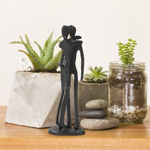 زوجين يحتضنان النحت الحديدي - الذكرى السنوية السادسة للتقبيل المعدني عناق الحب تمثال ديكور المنزل (امرأة تقفز عناق) in Kuwait