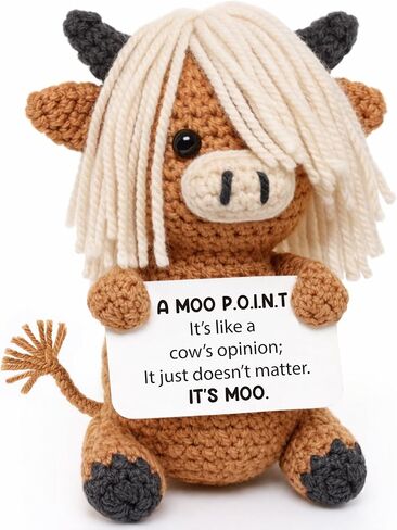 ديكور كروشيه بقرة المرتفعات الساخرة - هدية ديكور مكتب مضحكة "A Moo Point" لأصدقاء زملاء العمل - إكسسوار مكتب مكتب مصنوع يدويًا، هدية عيد ميلاد على شكل فيل أبيض in Kuwait