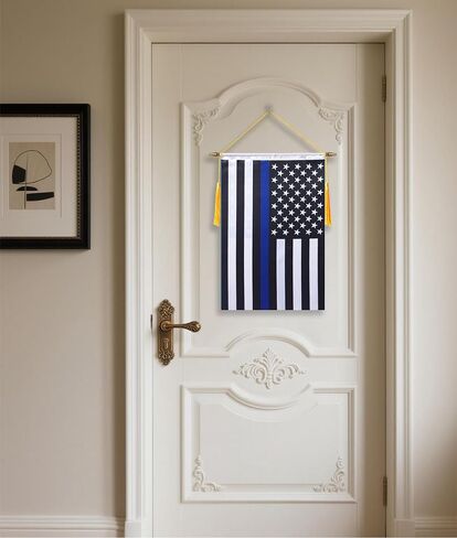 18 × 12 بوصة الولايات المتحدة الأمريكية رقيقة الخط الأزرق راية الجدار العلم، عمود معلق خشبي ولمسة نهائية مزدوجة من الساتان، علم معلق للشرطة، لغرفة المنزل، والفصول المدرسية، والنادي والباب in Kuwait