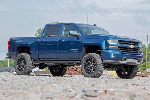 Rough Country 7" Lift Kit w/N3 Struts for 2014-2018 Chevy/GMC 1500 2WD - 18734 in Saudi Arabia
