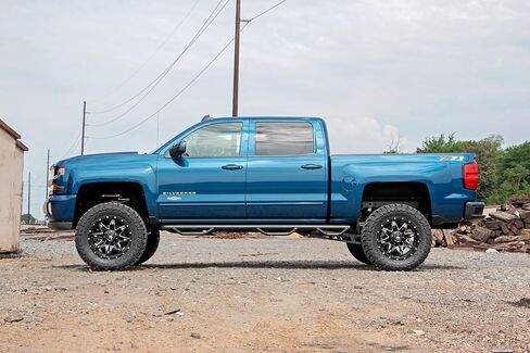 Rough Country 7" Lift Kit w/N3 Struts for 2014-2018 Chevy/GMC 1500 2WD - 18734 in Saudi Arabia