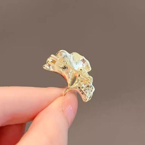 Rose Golden Pearl Flower Brooch for Women, Elegant Floral Pin with Crystal Leaf, Delicate Enamel Petal Brooch for Dresses Coats Scarves Jewelry Accessory in Saudi Arabia