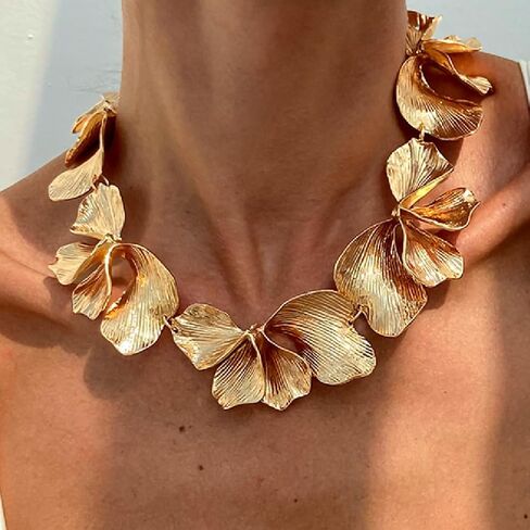Chunky Flower Statement Necklace for Women Large Gold Floral Choker Necklaces Irregular Geometric Petal Necklace Trendy Party Jewelry Accessories in Saudi Arabia