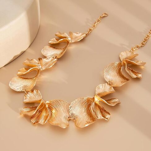 Chunky Flower Statement Necklace for Women Large Gold Floral Choker Necklaces Irregular Geometric Petal Necklace Trendy Party Jewelry Accessories in Saudi Arabia