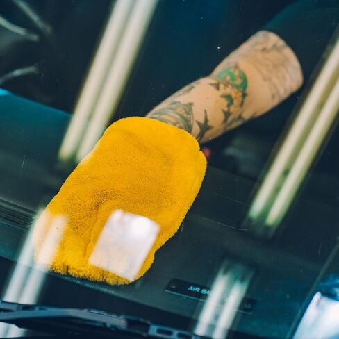 Meguiar's Ultimate Interior Detailer 450ml for a satin finish in Saudi Arabia