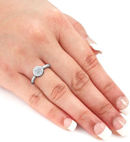 خاتم خطوبة ألماس سوليتير مستدير من الذهب الأبيض عيار 14 قيراط من Diamond Wish (1 قيراط TW، H-I، I1-I2، معتمد من IGI) مجموعة إطار، مقاس 4-9 in Saudi Arabia
