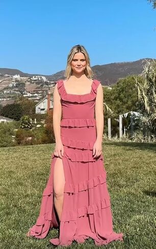 Tiered Ruffles Chiffon Bridesmaid Dresses Long for Wedding with Slit Square Neck Formal Dress in Saudi Arabia