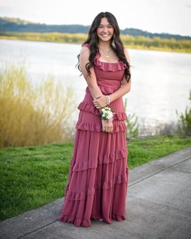 Tiered Ruffles Chiffon Bridesmaid Dresses Long for Wedding with Slit Square Neck Formal Dress in Saudi Arabia